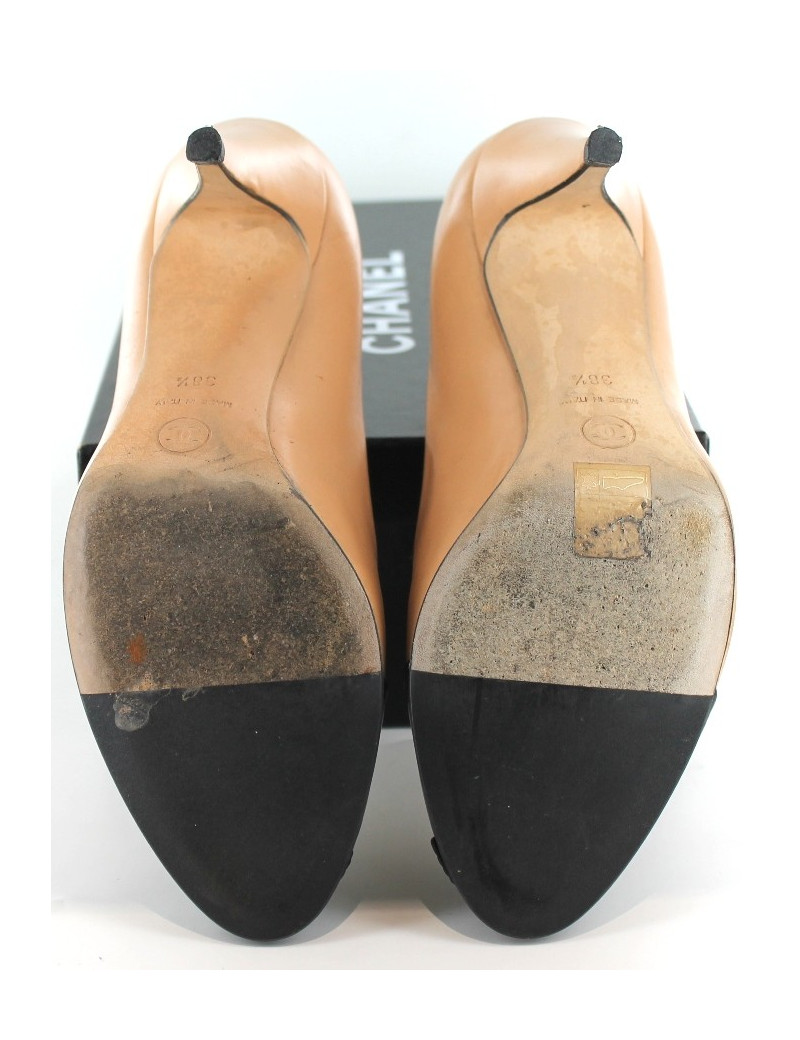 Escarpins CHANEL en cuir camel et noir T 38,5
