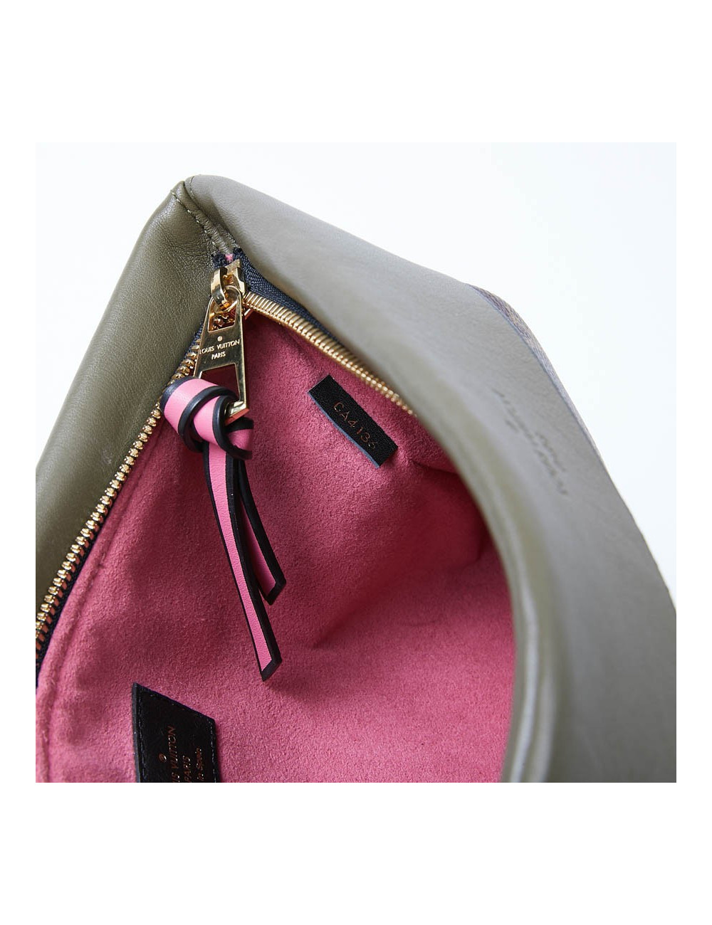 LOUIS VUITTON pochette monogram et revers kaki