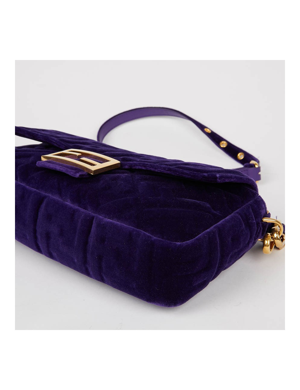 Baguette FENDI velours embossé