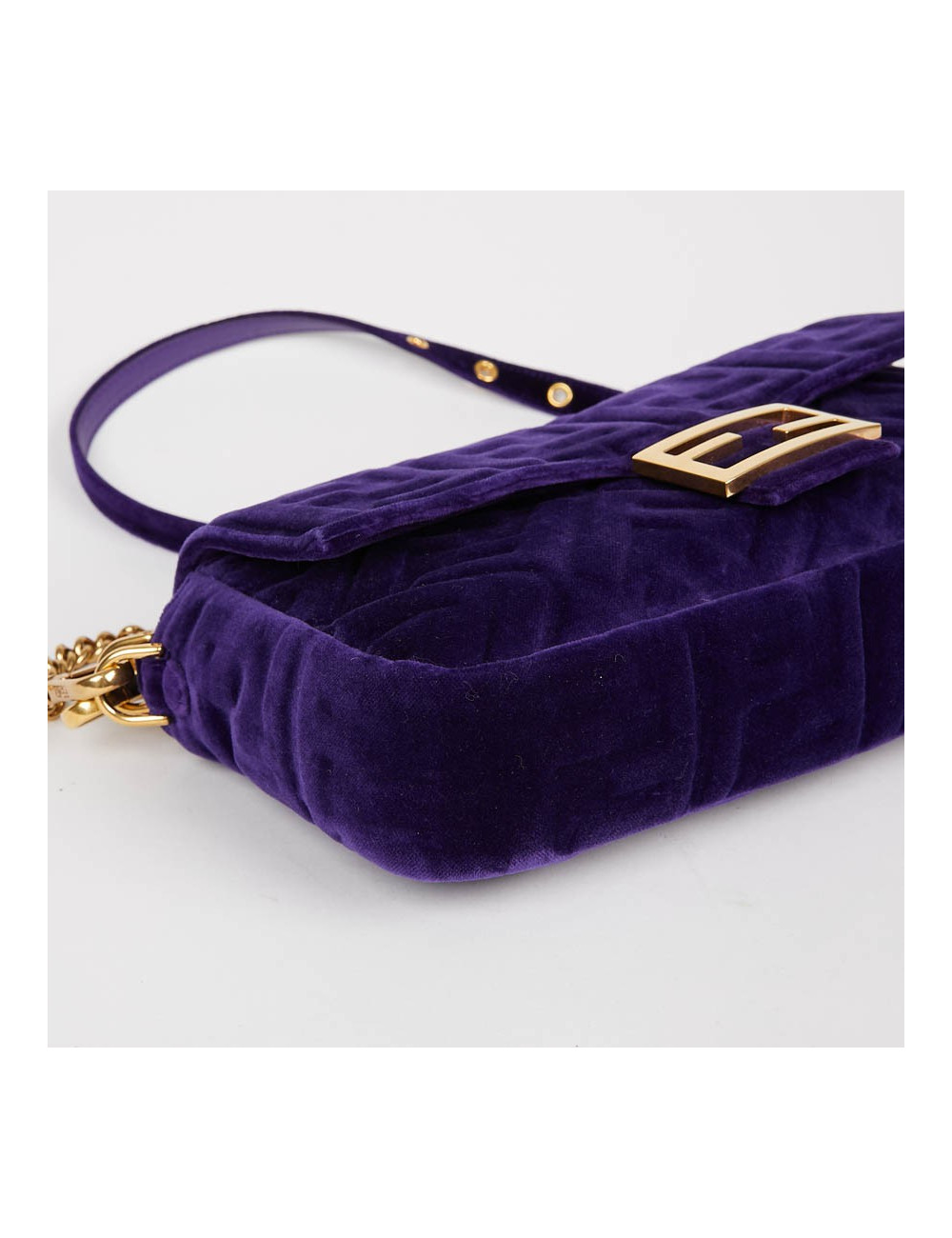 Baguette FENDI velours embossé
