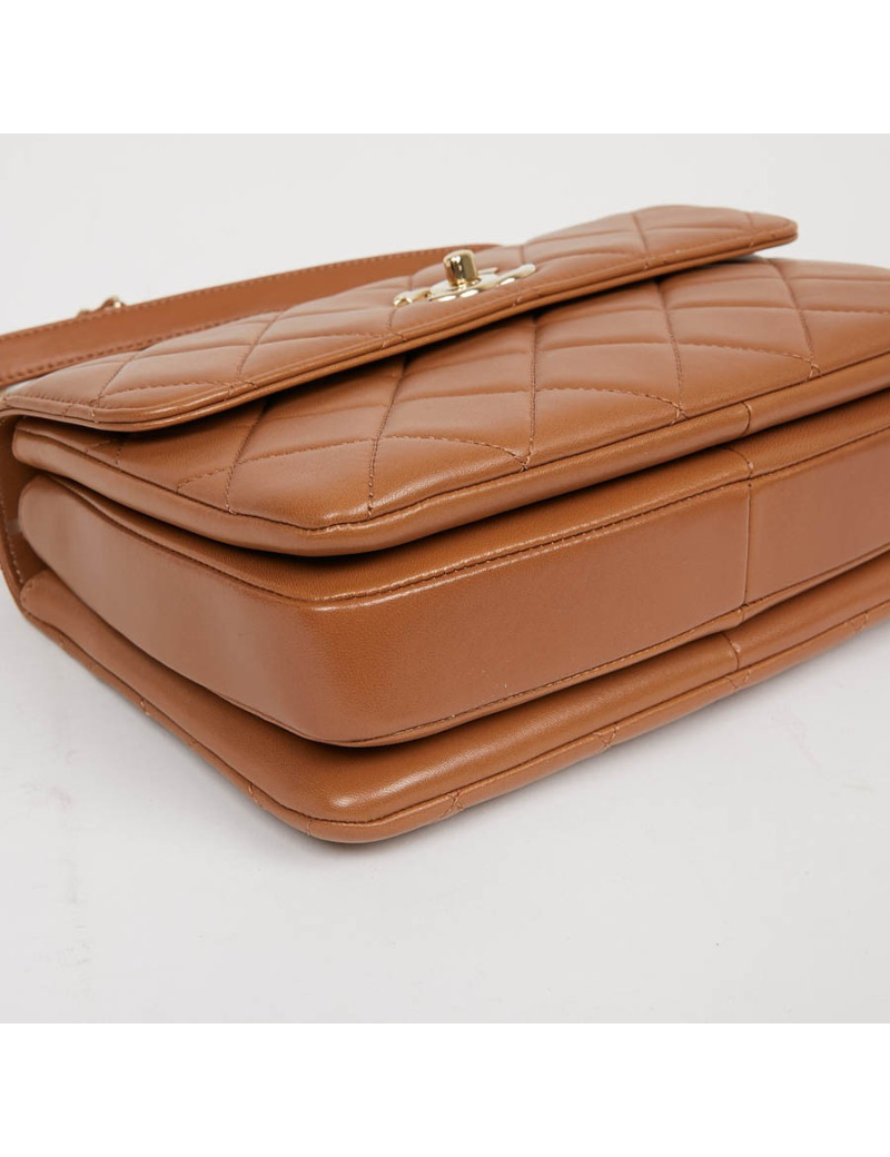 Sac CHANEL cuir matelassé marron