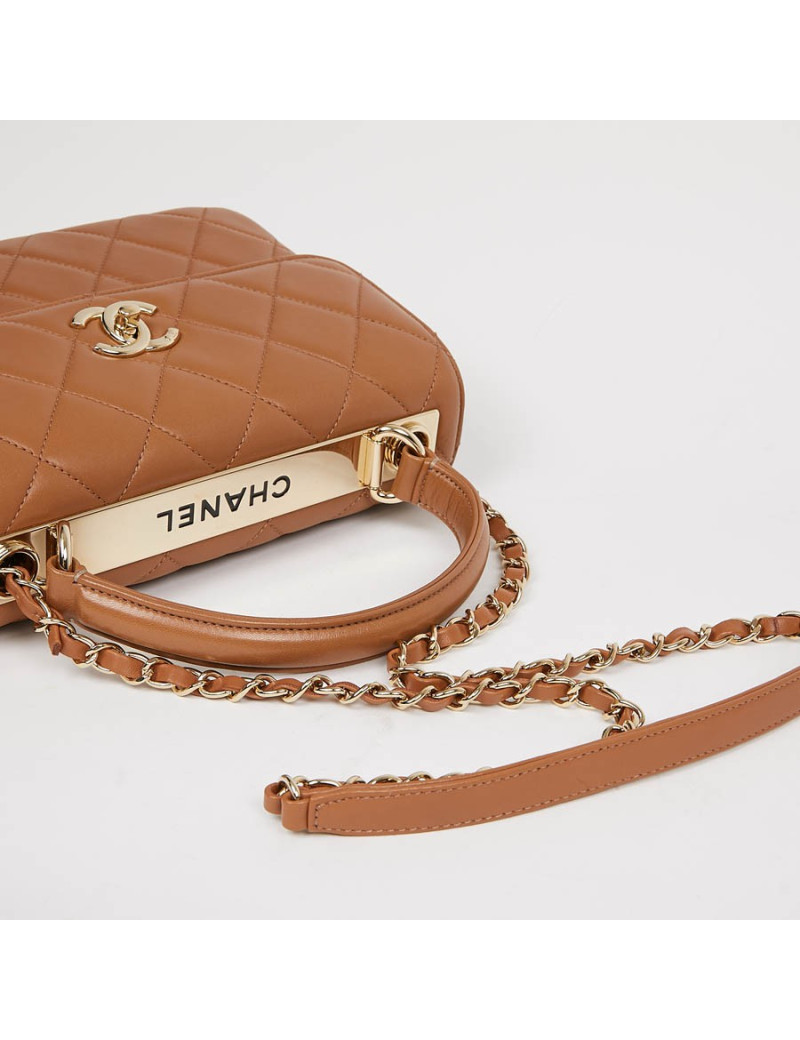 Sac CHANEL cuir matelassé marron