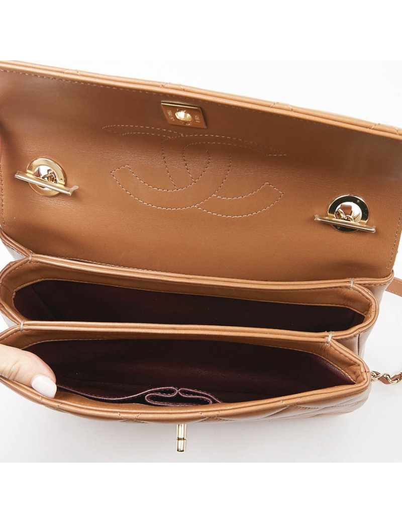 Sac CHANEL cuir matelassé marron