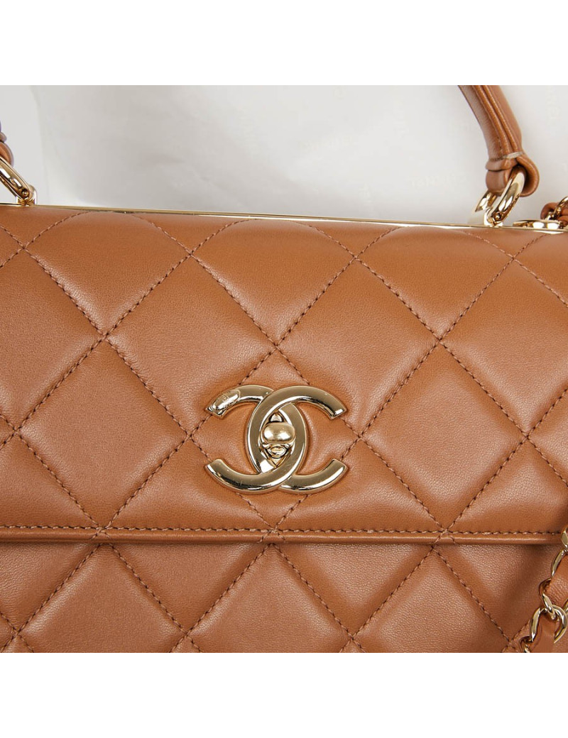 Sac CHANEL cuir matelassé marron