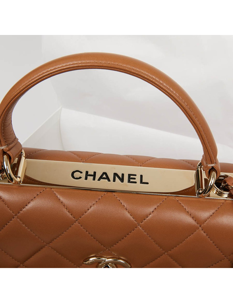 Sac CHANEL cuir matelassé marron