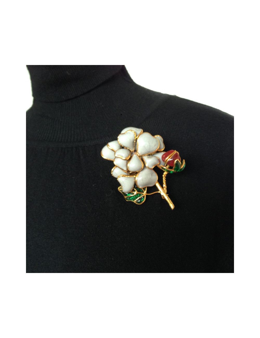 Broche Camelia sur tige MARGUERITE DE VALOIS