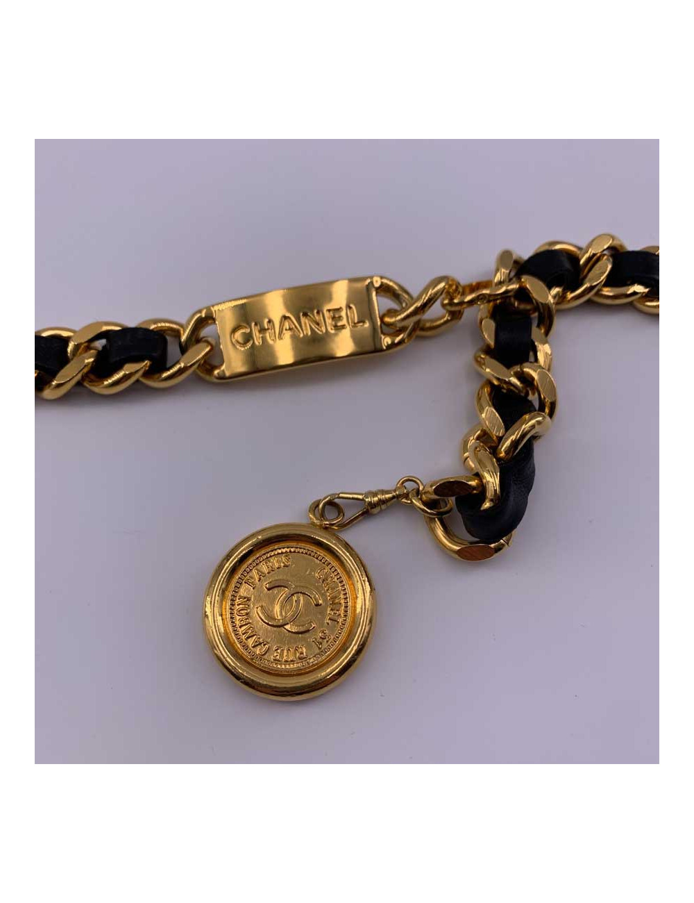 Ceinture CHANEL emblématique cuir et métal vintage