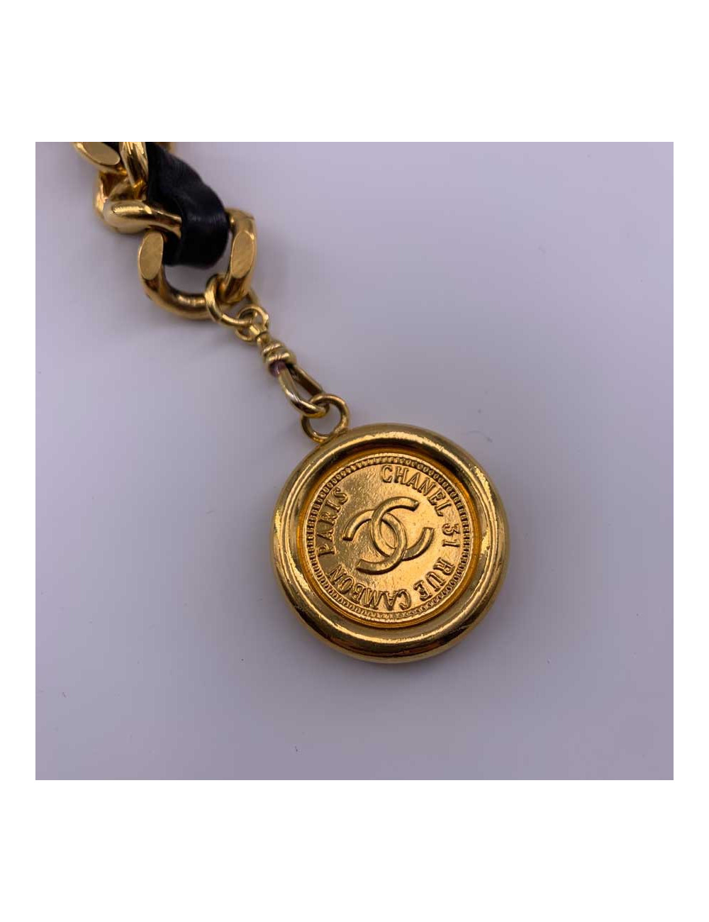 Ceinture CHANEL emblématique cuir et métal vintage