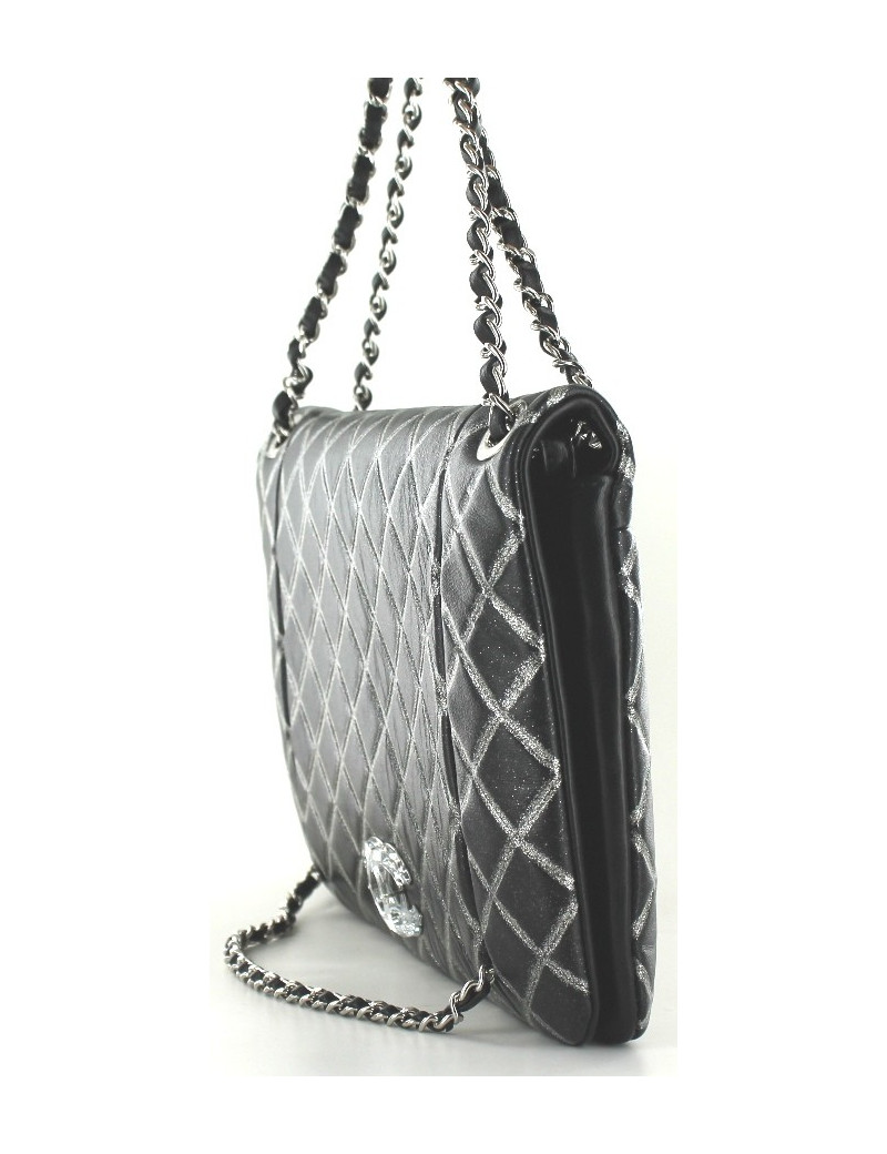 Sac CHANEL en cuir matelassé noir et paillettes argentées