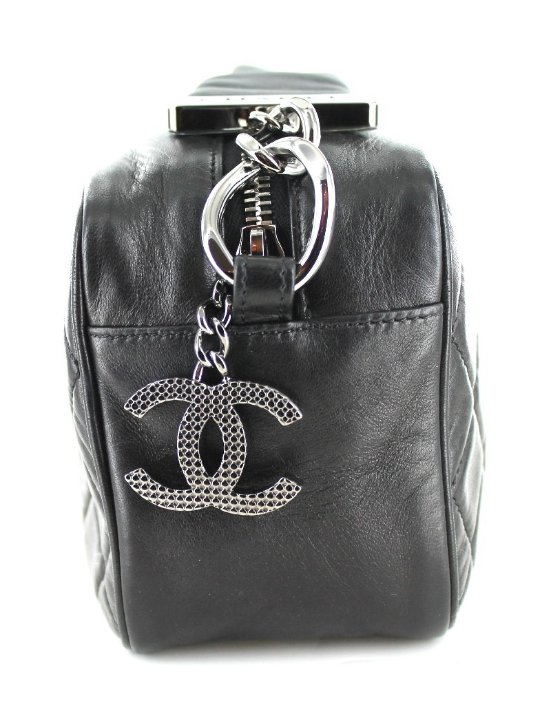 Sac CHANEL en cuir d'agneau noir matelassé 