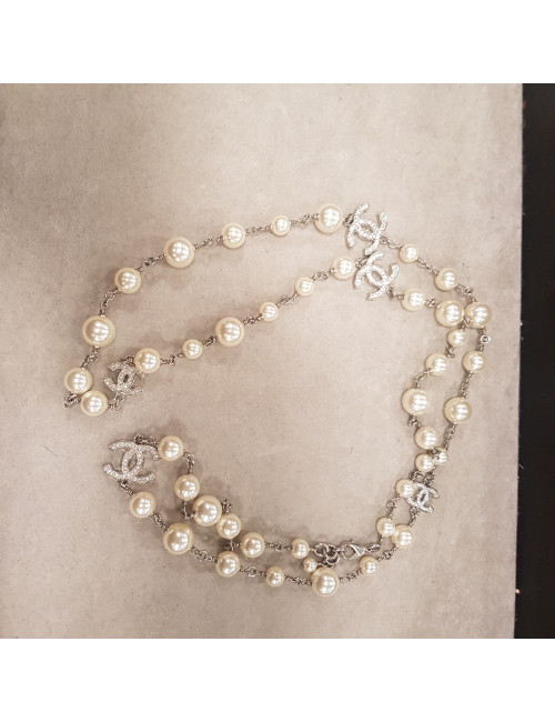 Sautoir long CHANEL perles et CC strass