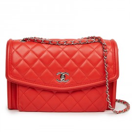 Sac CHANEL rouge cuir lisse