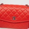Sac CHANEL rouge cuir lisse