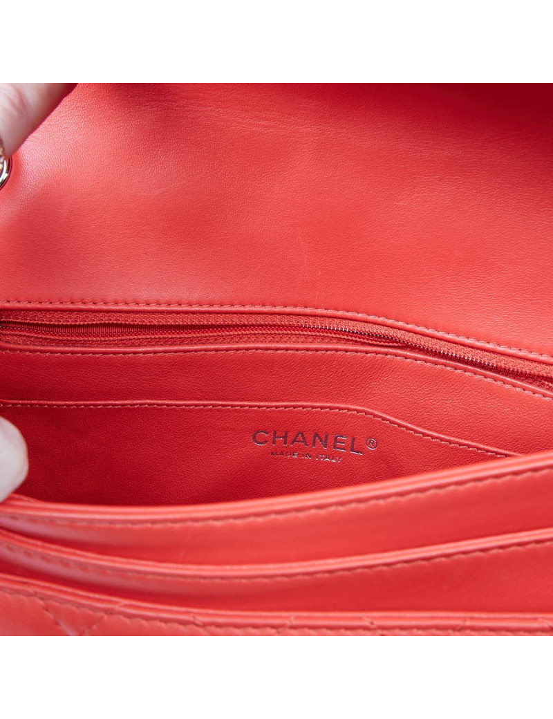 Sac CHANEL rouge cuir lisse
