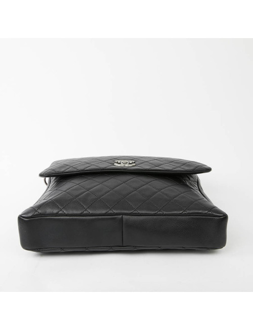 Sacoche CHANEL cuir caviar souple noir