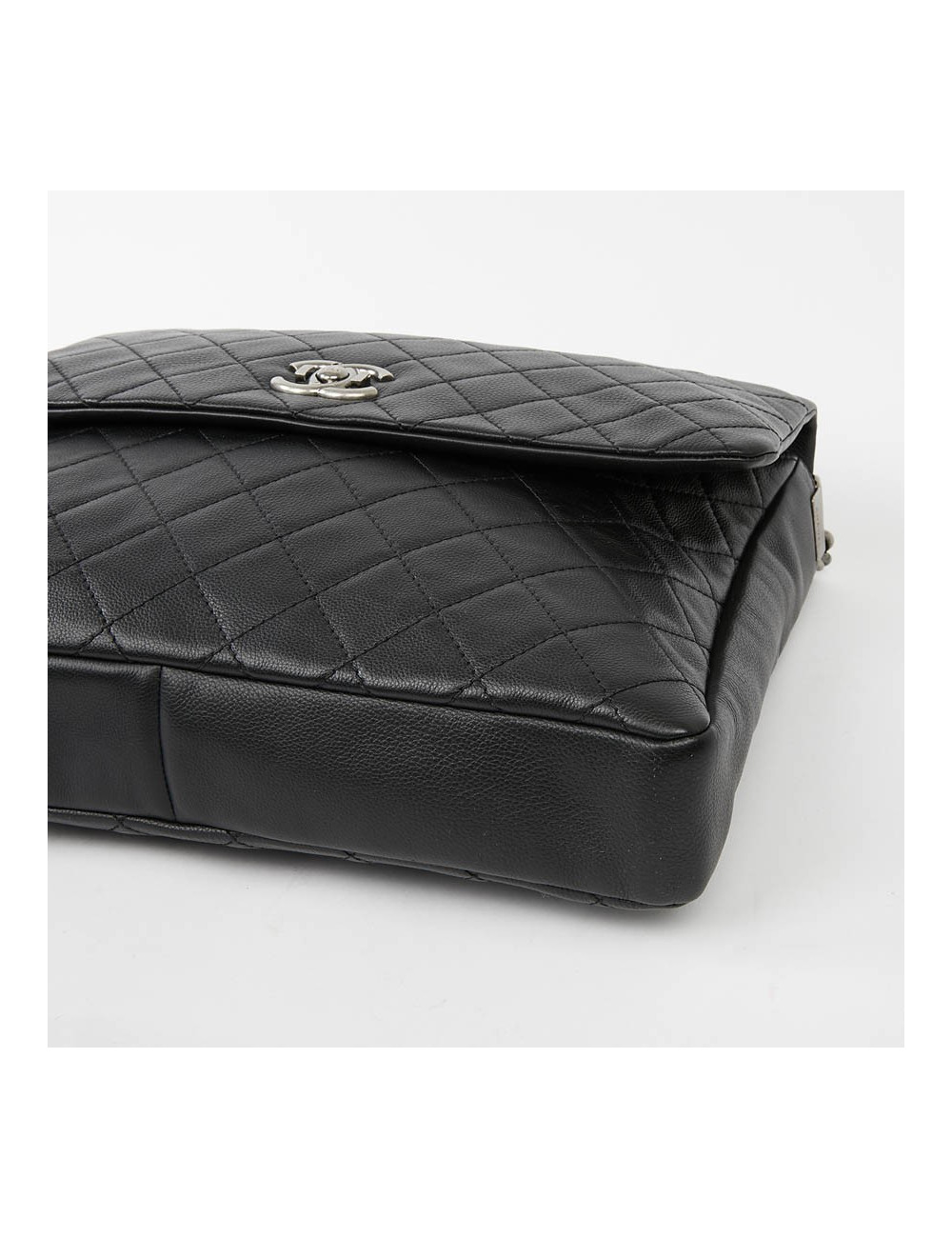 Sacoche CHANEL cuir caviar souple noir
