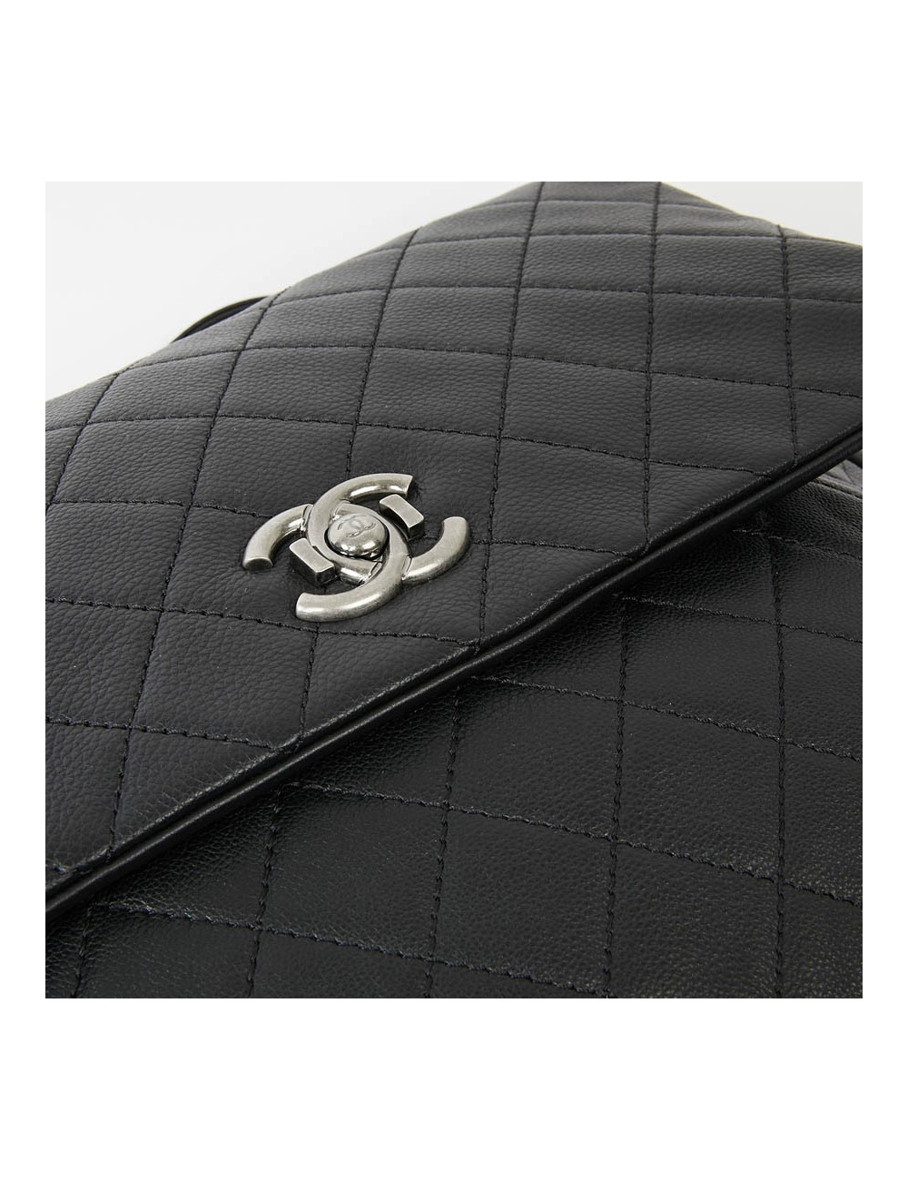 Sacoche CHANEL cuir caviar souple noir