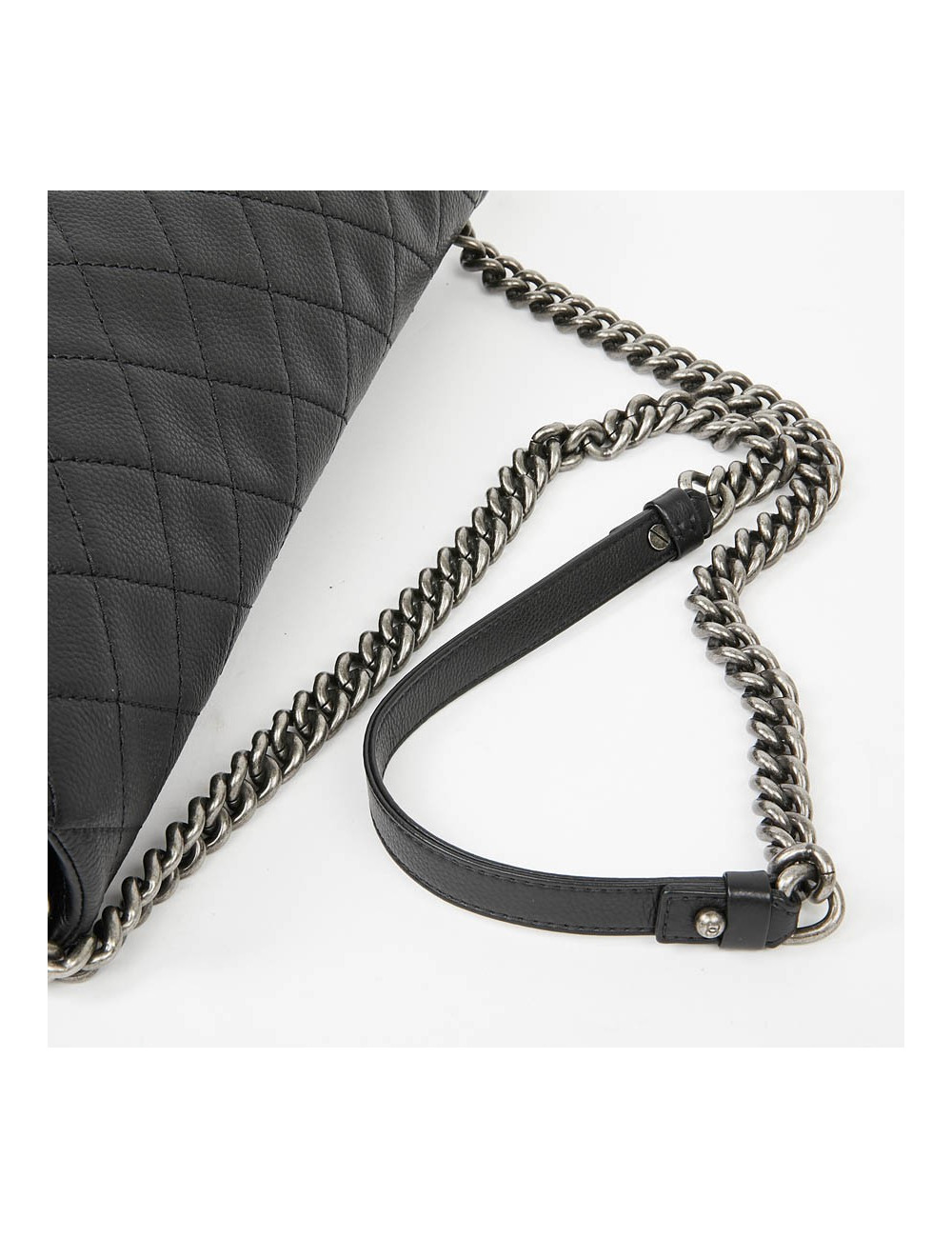 Sacoche CHANEL cuir caviar souple noir